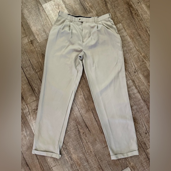Men’s Roundtree & Yorke Light Khaki Dress Pants 38x36 Cuffed Easy Care - Picture 2 of 7